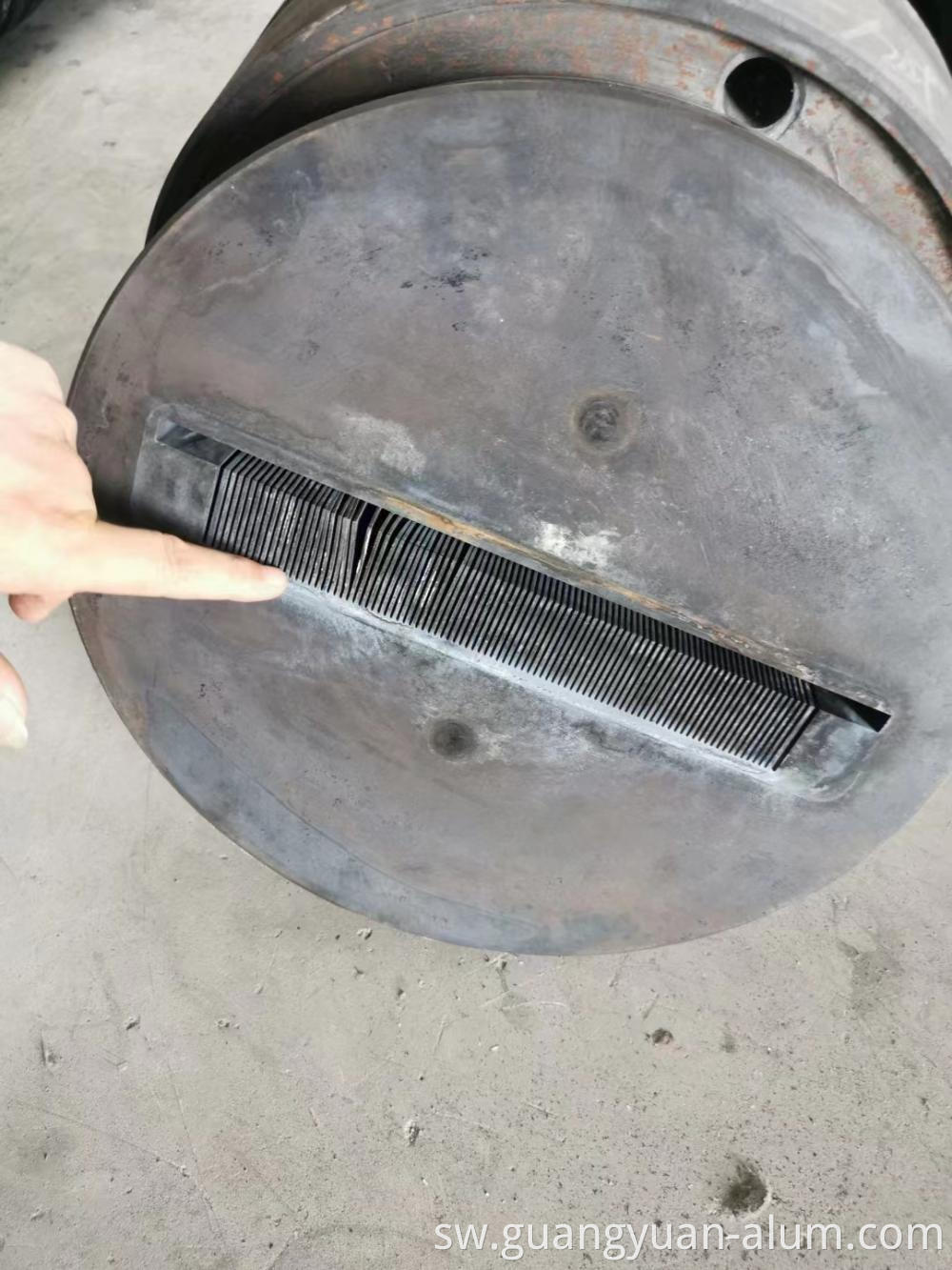 guangyuan aluminum co., ltd Aluminum Extruded Heat Sink Aluminum Extrusion Alloy Aluminum Extrusion for Sale